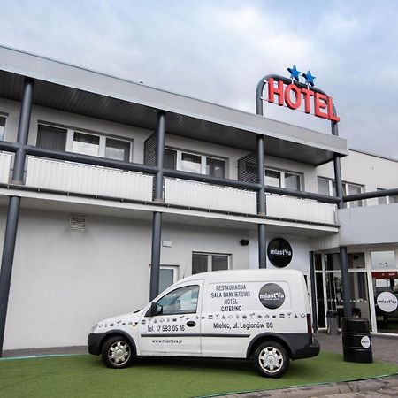 מילץ' Hotel Reg Benz מראה חיצוני תמונה