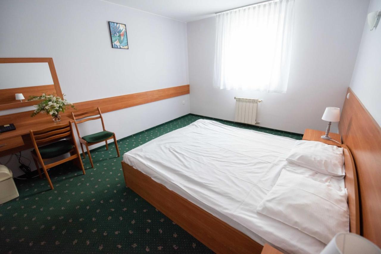 מילץ' Hotel Reg Benz מראה חיצוני תמונה
