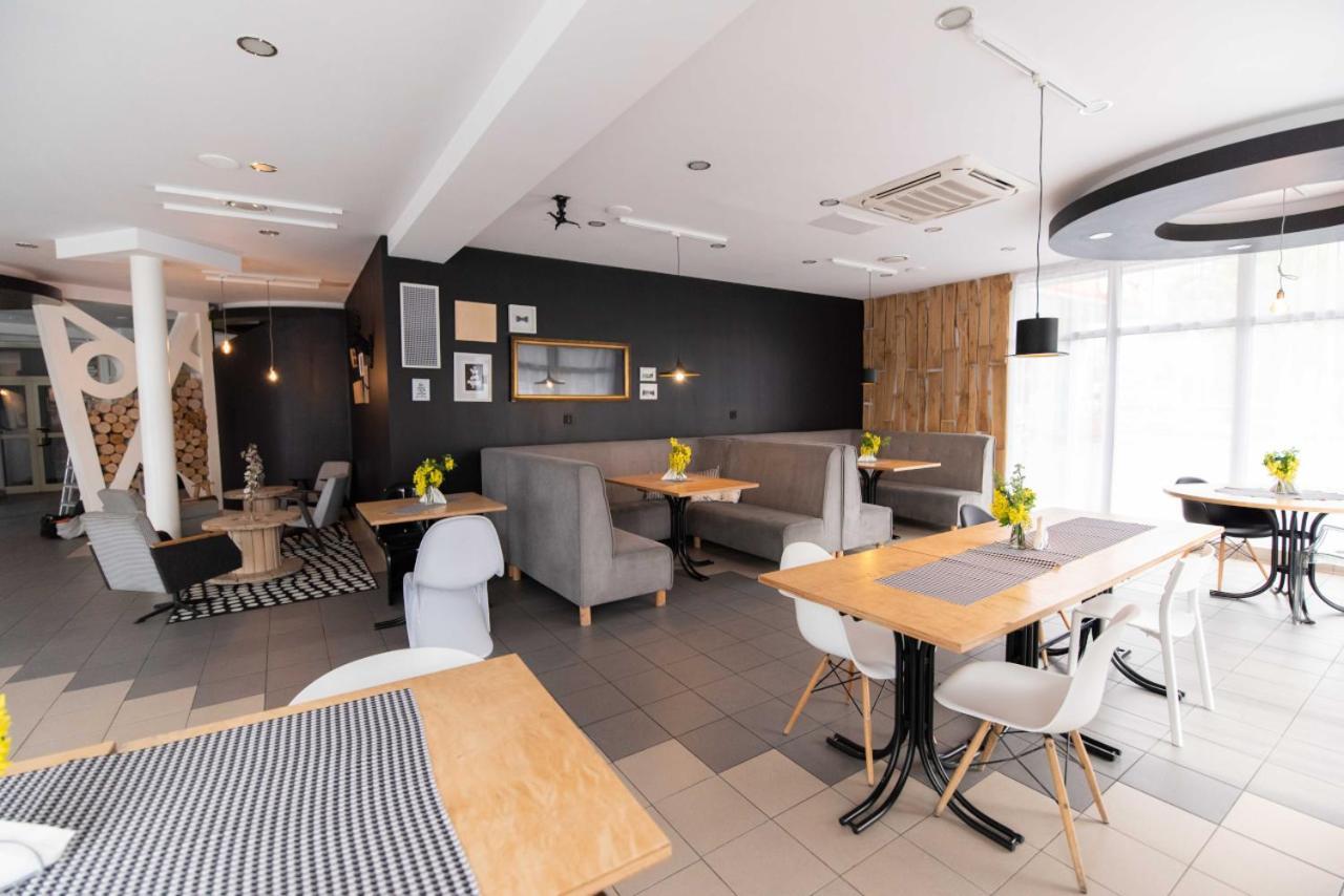 מילץ' Hotel Reg Benz מראה חיצוני תמונה