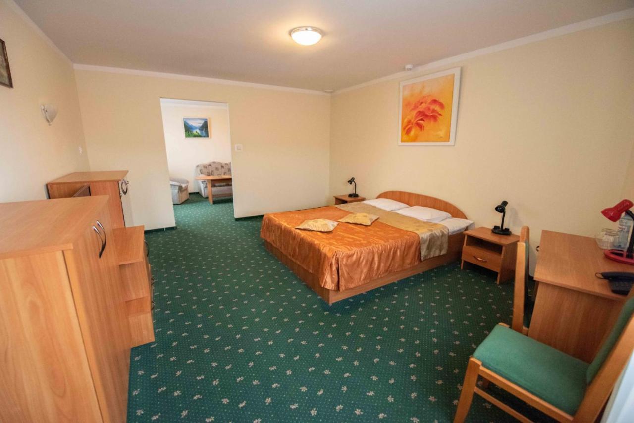 מילץ' Hotel Reg Benz מראה חיצוני תמונה